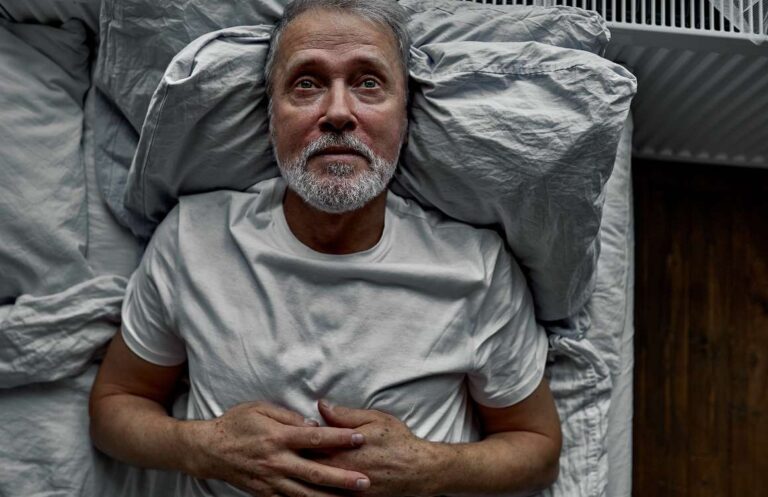 Mất ngủ mãn tính ở người cao tuổi – Nguyên nhân và cách khắc phục an toàn